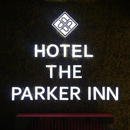 Hotel The Parker Inn By Kbnt Group Сурат Экстерьер фото