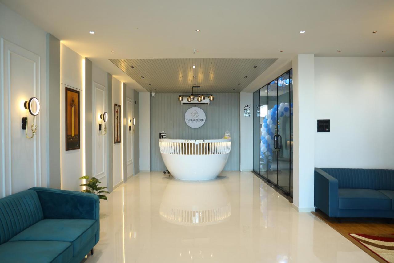 Hotel The Parker Inn By Kbnt Group Сурат Экстерьер фото