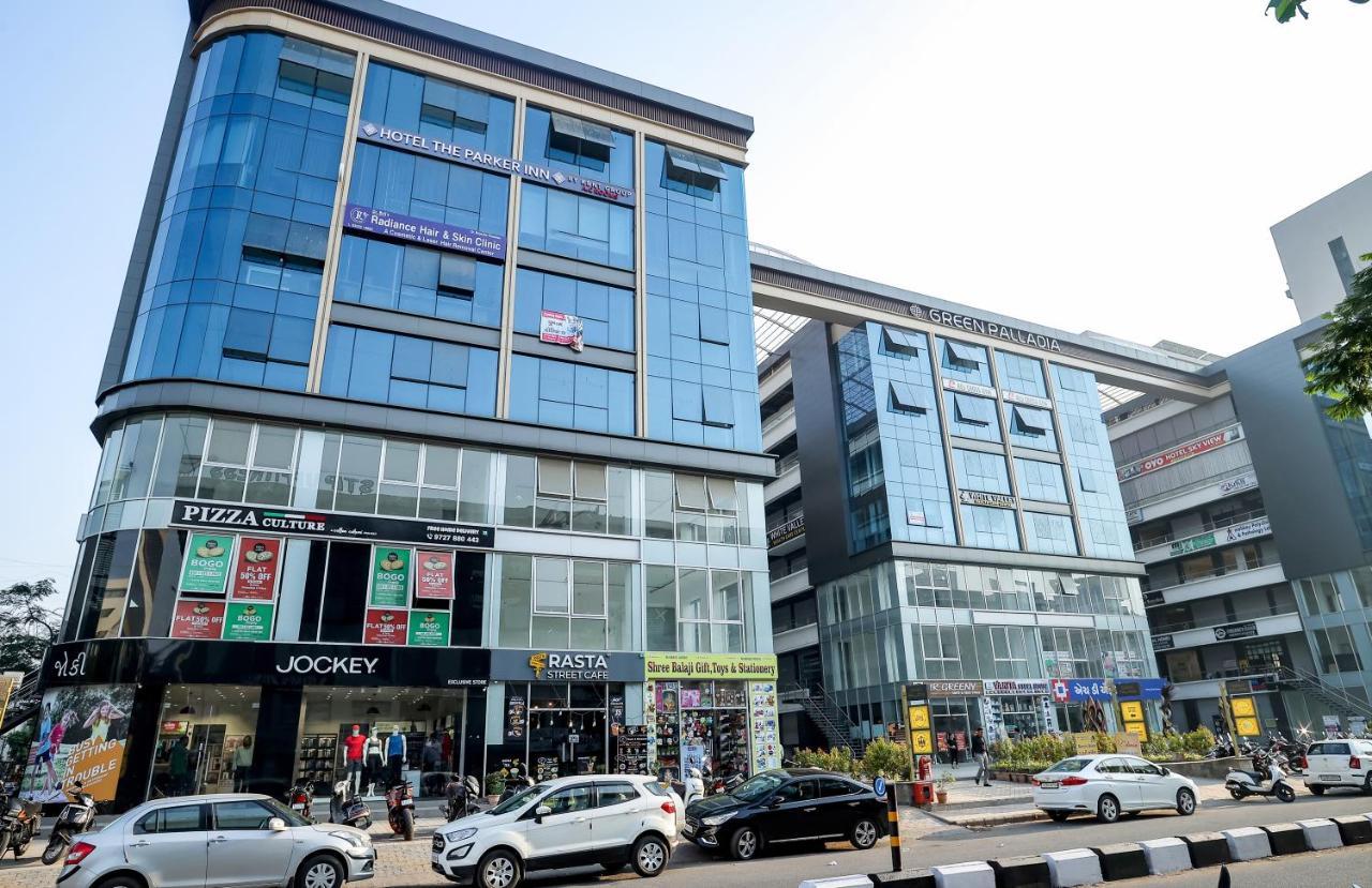 Hotel The Parker Inn By Kbnt Group Сурат Экстерьер фото