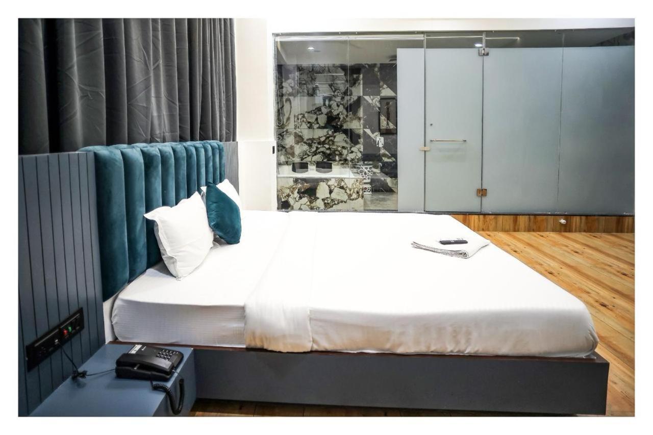 Hotel The Parker Inn By Kbnt Group Сурат Экстерьер фото