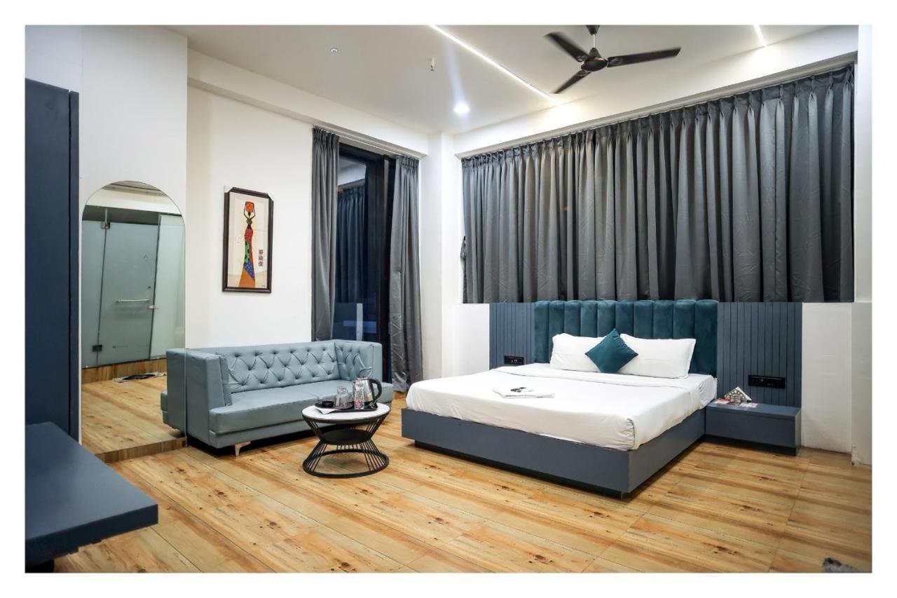 Hotel The Parker Inn By Kbnt Group Сурат Экстерьер фото